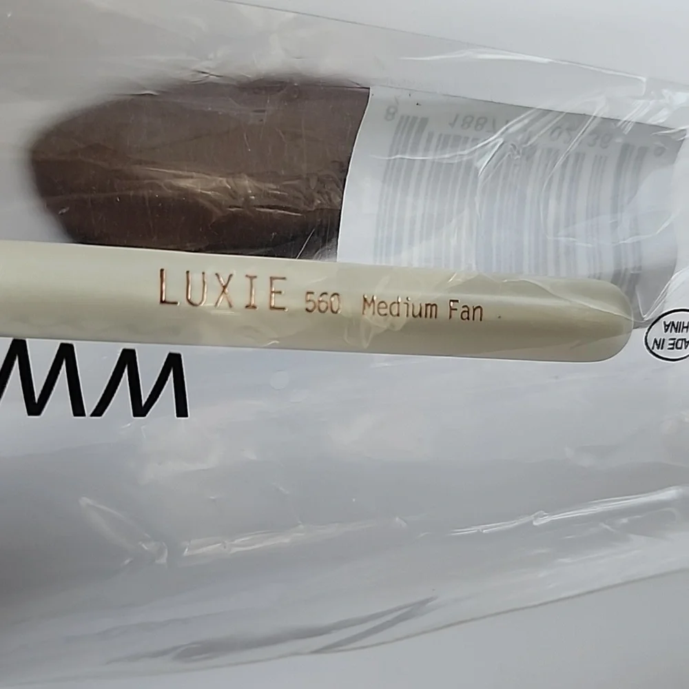 Luxie Pearl 560 Medium Fan Brush